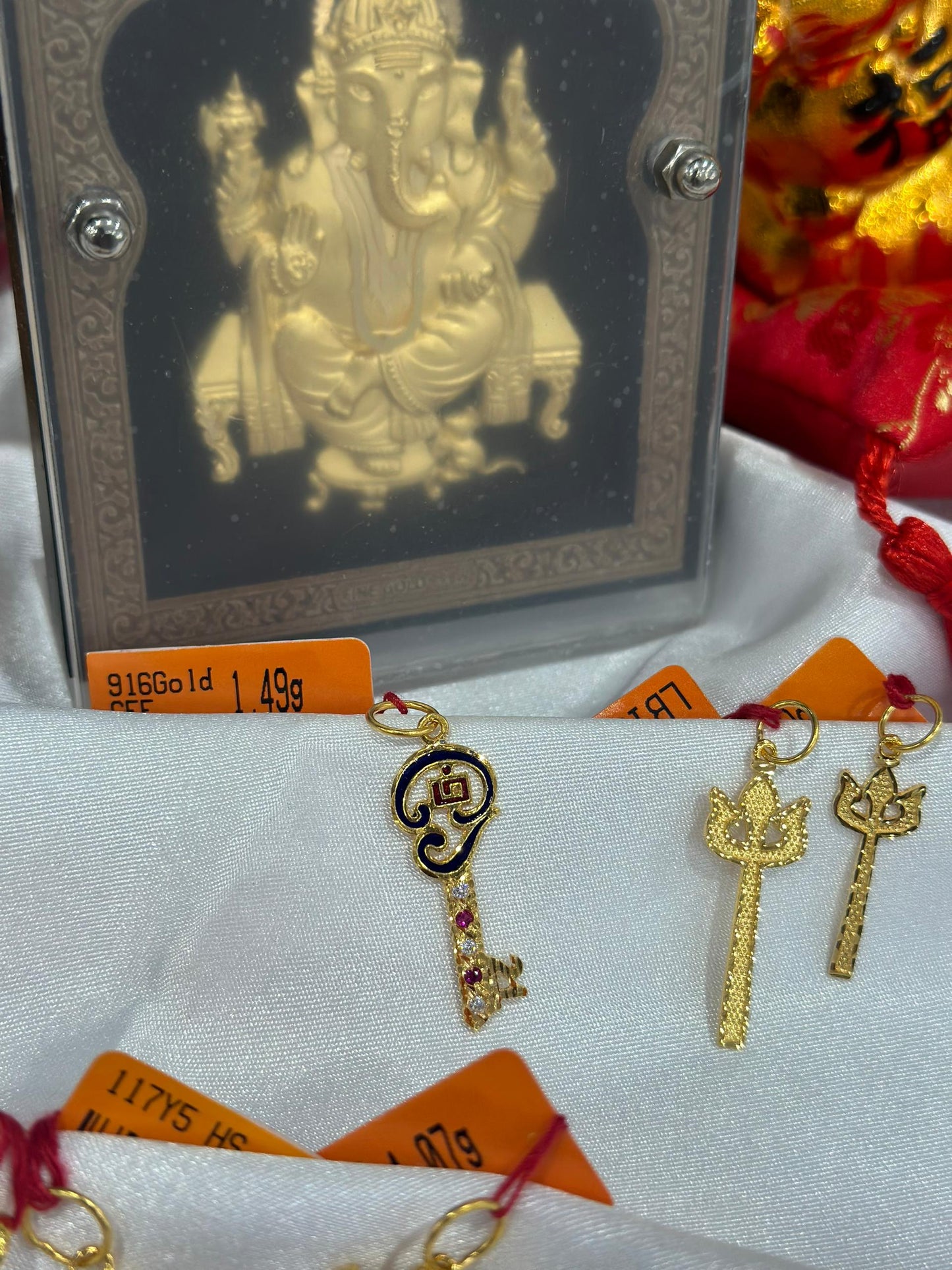 HuaShing 916/22k Om key Pendant