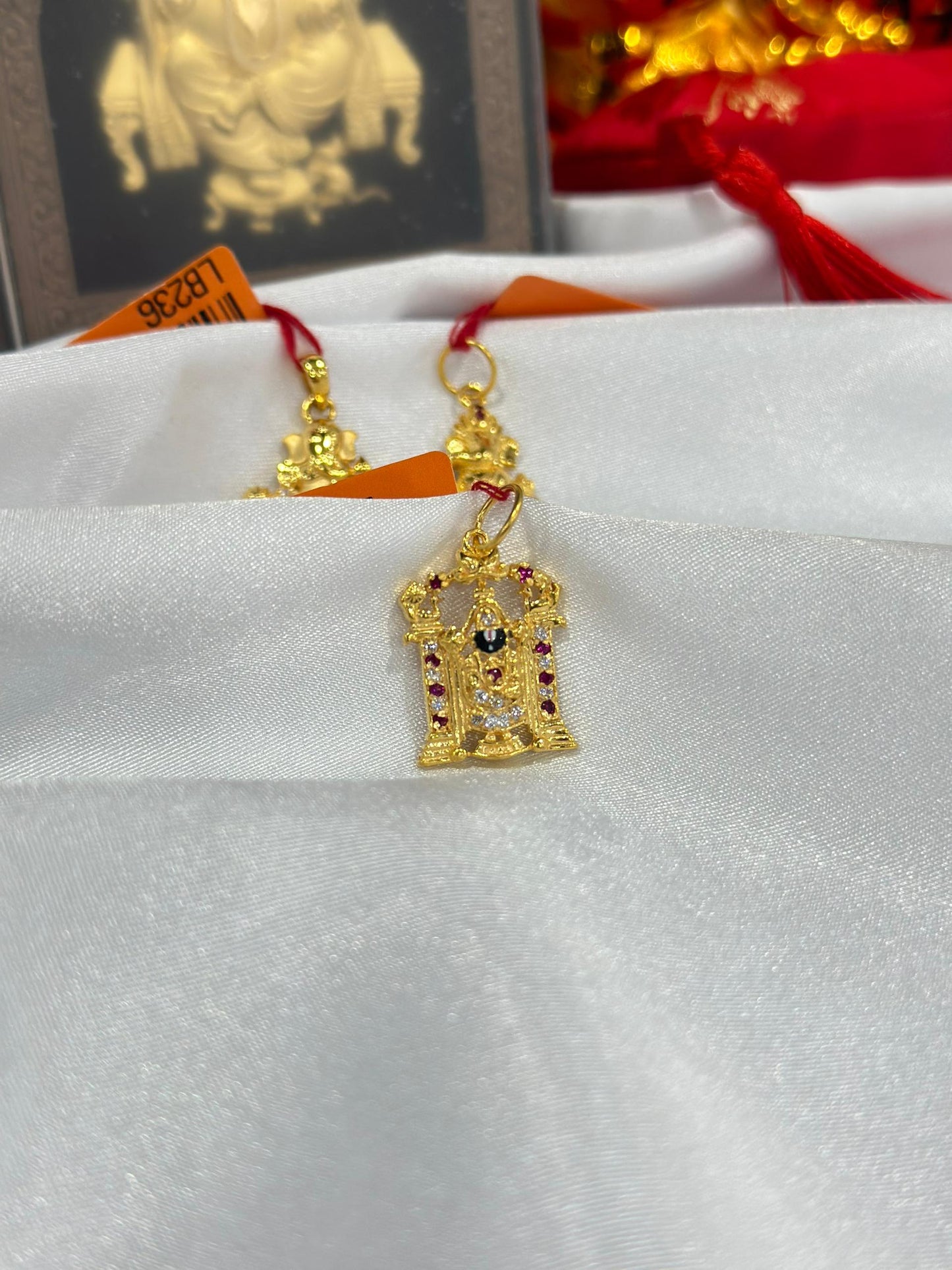 HuaShing 916/22k Balaji Pendant