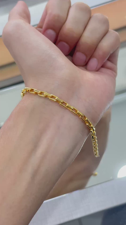 "Elegant solid gold bracelet featuring a contemporary rectangle design, perfect for adding a touch of sophistication to any outfit."