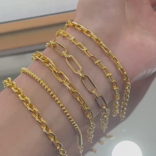 "Elegant solid gold bracelet featuring a contemporary rectangle design, perfect for adding a touch of sophistication to any outfit."
