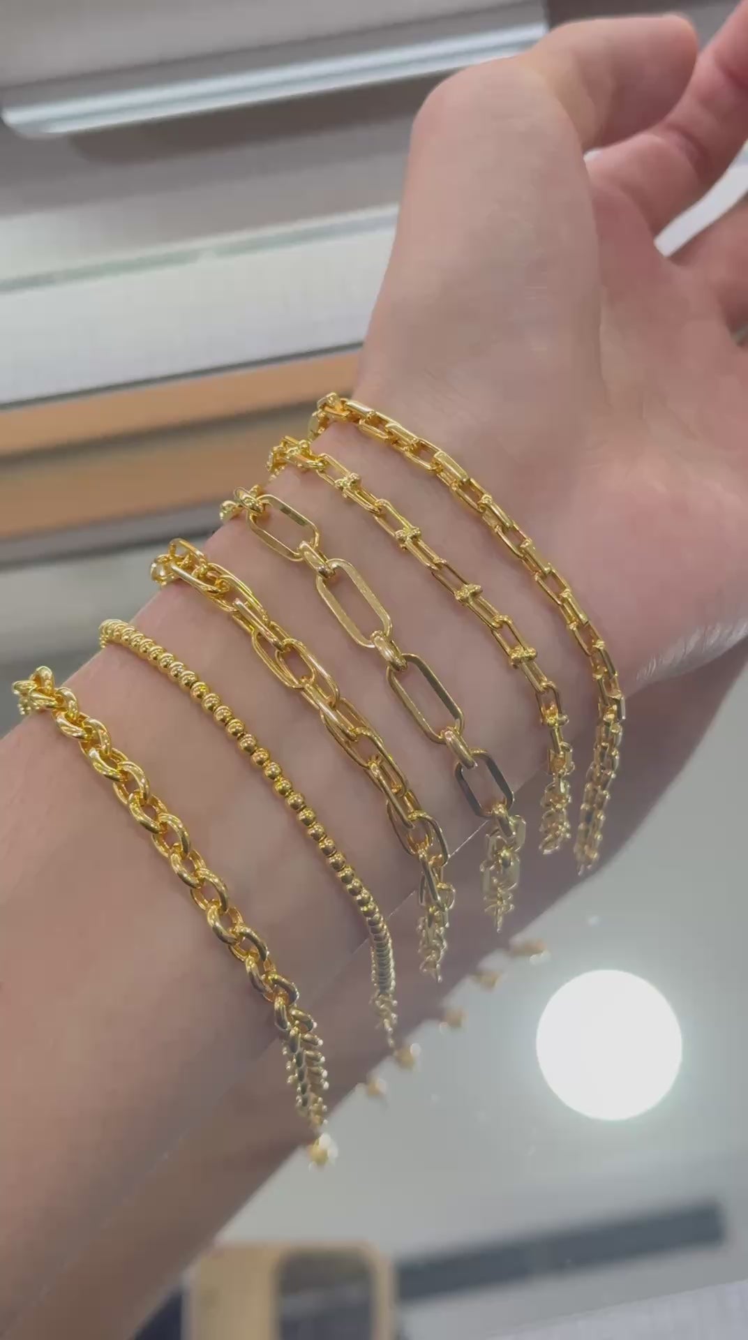 "Elegant solid gold bracelet featuring a contemporary rectangle design, perfect for adding a touch of sophistication to any outfit."
